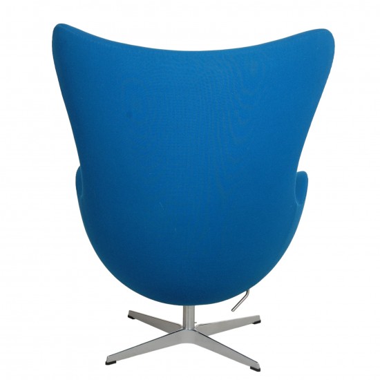 For Sale Arne Jacobsen Egg chair with ottoman in blue fabric